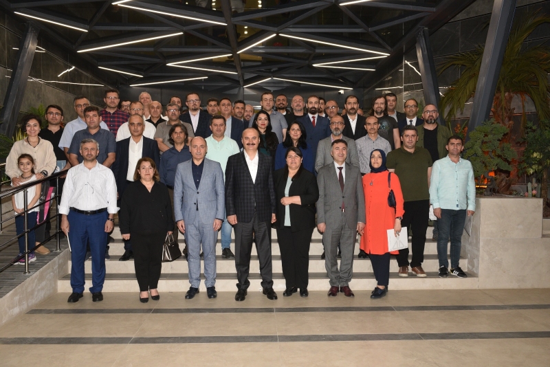 AKADEMİSYEN - ÖĞRENCİ BULUŞMALARI PROTOKOLÜ TÖRENLE İMZALANDI