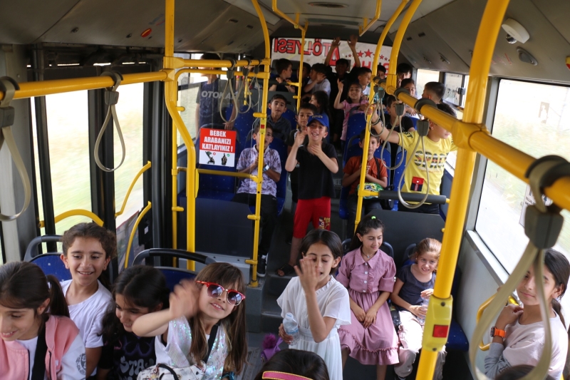 BELEDİYE KÖY ÇOCUKLARINA TRİBÜN HEYECANI YAŞATTI