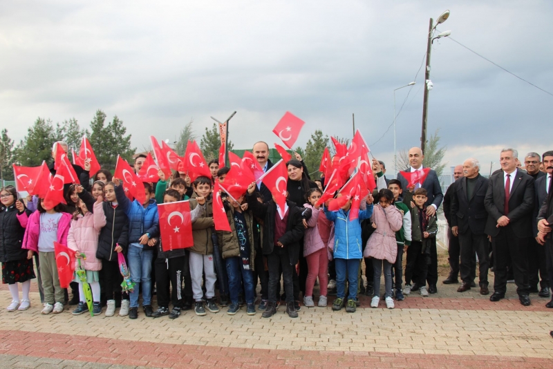 Beşiri'ye modern park Batman valiliği her ilçeye bir park projesi kapsamında Beşiri'de de modern bir park yapıldı. Yapımı tamamlanan parkı Batman valisi ve Belediye Başkan vekili Ekrem Canalp çocuklarla birlikte dualarla açtı