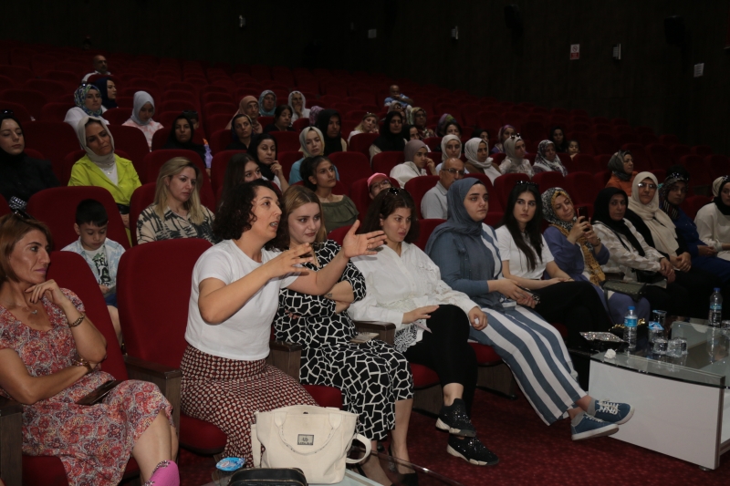 SOSYAL MEDYADAKİ TUZAKLARA DİKKAT
