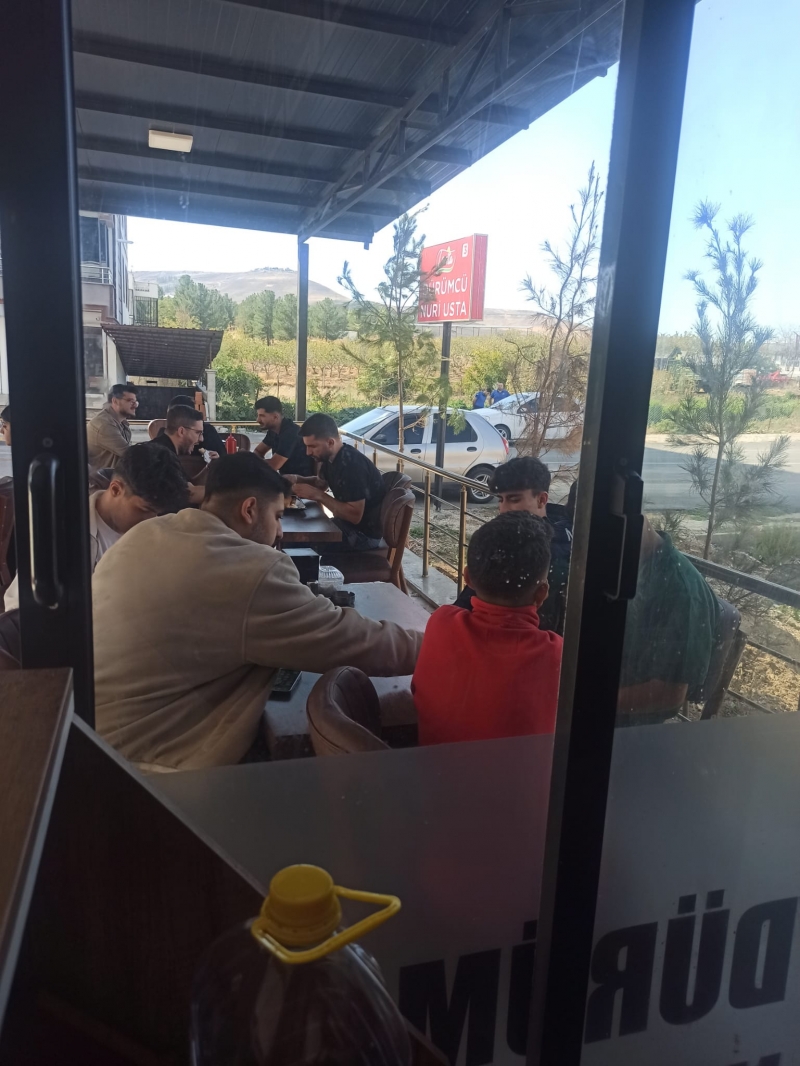 Taleplere Yetişemiyor! Beşiri’de Dürümcü Nuri Usta’dan Mersin Tantunisine Yoğun İlgi