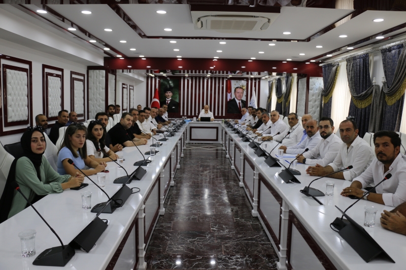 VALİ CANALP, İNŞAAT SEKTÖRÜNDE FAALİYET GÖSTEREN TEMSİLCİLERİ AĞIRLADI