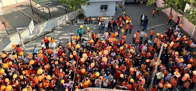 ZİYA GÖKALP’IN MİNİKLERİNDEN ÇOK GÜZEL HAREKETLER