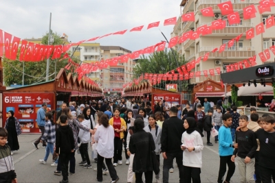 ÇOCUKLARIN KİTAP AŞKI, YAĞMUR DİNLEMEDİ