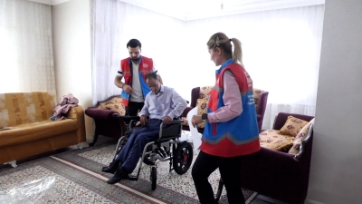 MAHALLE BULUŞMALARI’NDA İSTENEN AKÜLÜ TEKERLEKLİ SANDALYE TALEPLERİ TEK TEK YERİNE GETİRİLİYOR