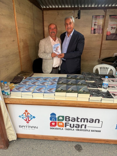 Yazar Kemal Tarhan ve Kitabına Yoğun İlgi